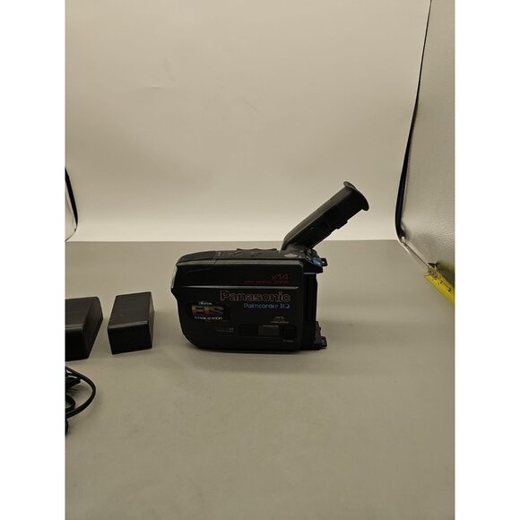 Panasonic PV-IQ325D Camera Camcorder Tested 2 Batteries Charger Works - Picture 1 of 8